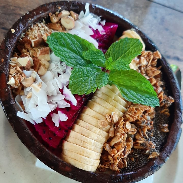 photo of Manggis in Canggu Manggo Smoothie Bowl shared by @plantsfeelthough on  03 May 2021 - review