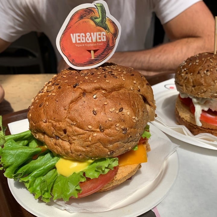 photo of Veg & Veg USA Burger shared by @aroleia on  05 Jul 2022 - review