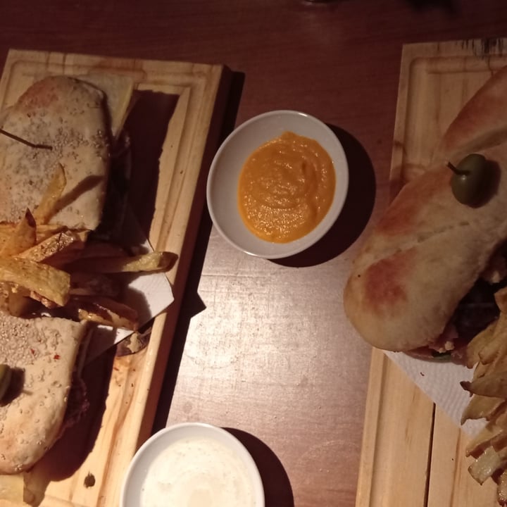 review photo of APOLO Bar Multiespacio Choripán vegano shared by @marcesalas on 23 Apr 2022 - review