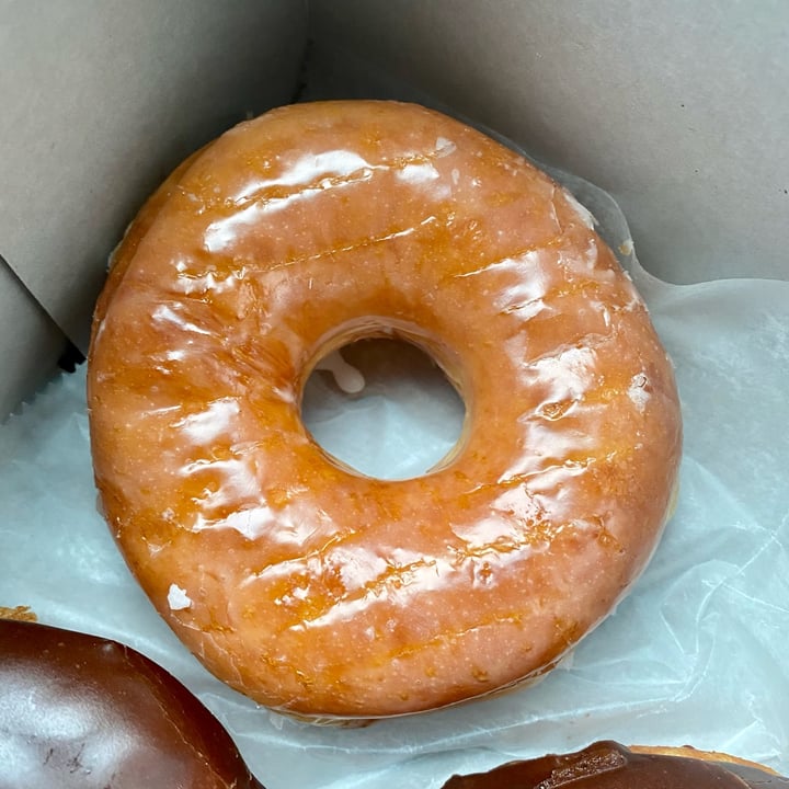 photo of Voodoo Doughnut - Broadway Raised Glazed shared by @curvycarbivore on  07 Jan 2022 - review