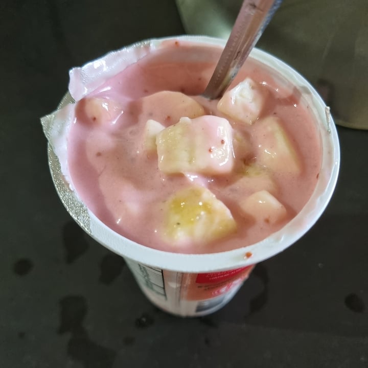 photo of Felices Las Vacas Yogur de Frutilla y Almendras shared by @johana-arce on  28 Jul 2022 - review