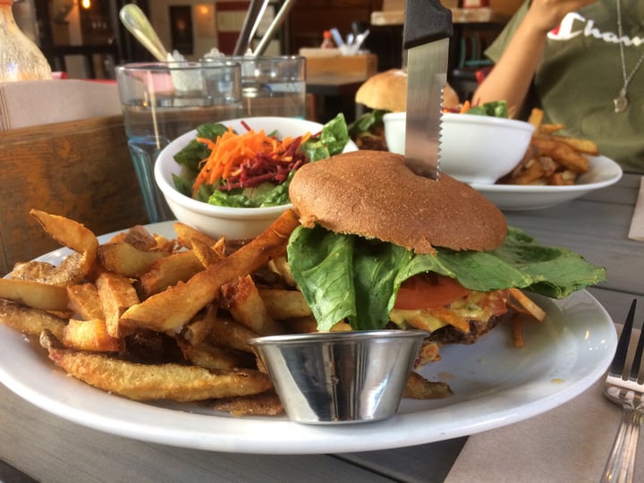 review photo of MeeT in Yaletown Mucho Gusto Burger shared by @gracecmla on 14 Aug 2019 - review