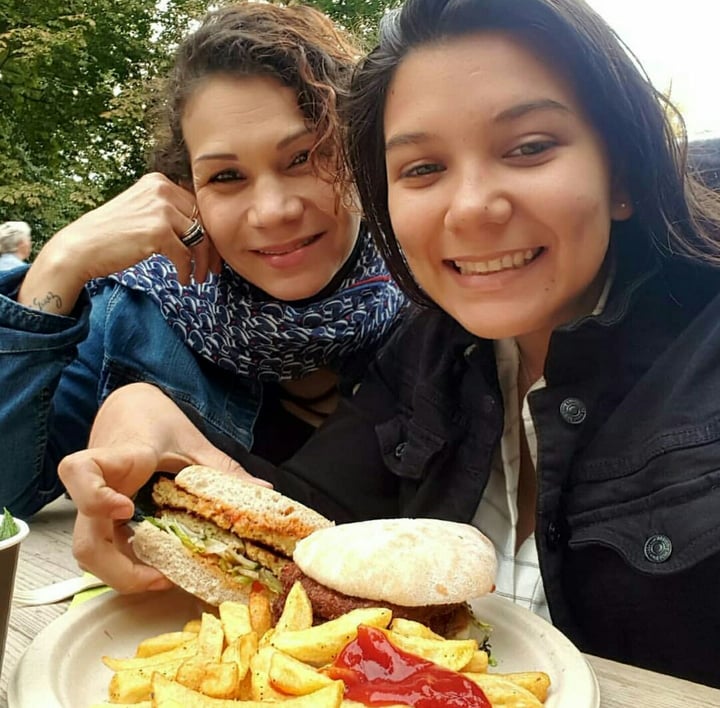 review photo of Zondag Vegan Burger shared by @graciela on 24 May 2019 - review
