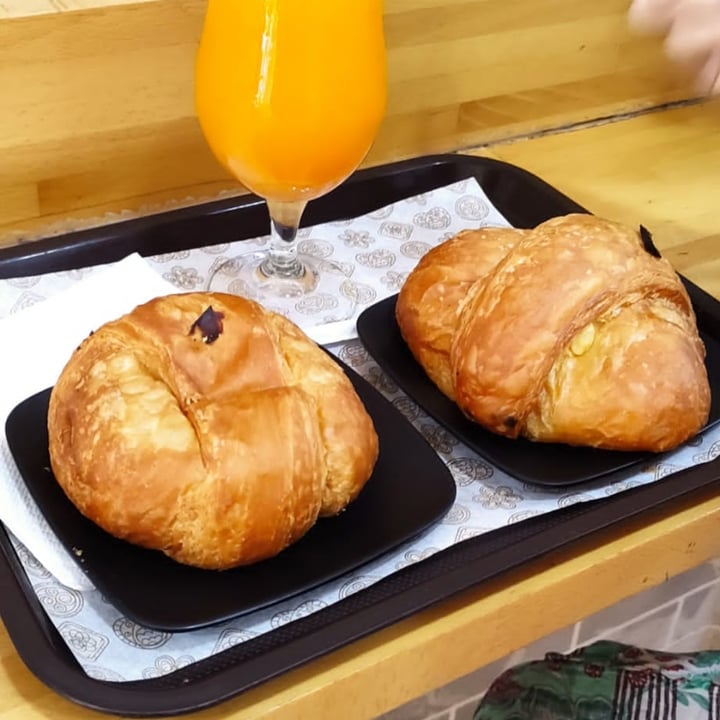 photo of CroisSants Croissant de proteína y queso shared by @alicevee on  05 Jul 2022 - review