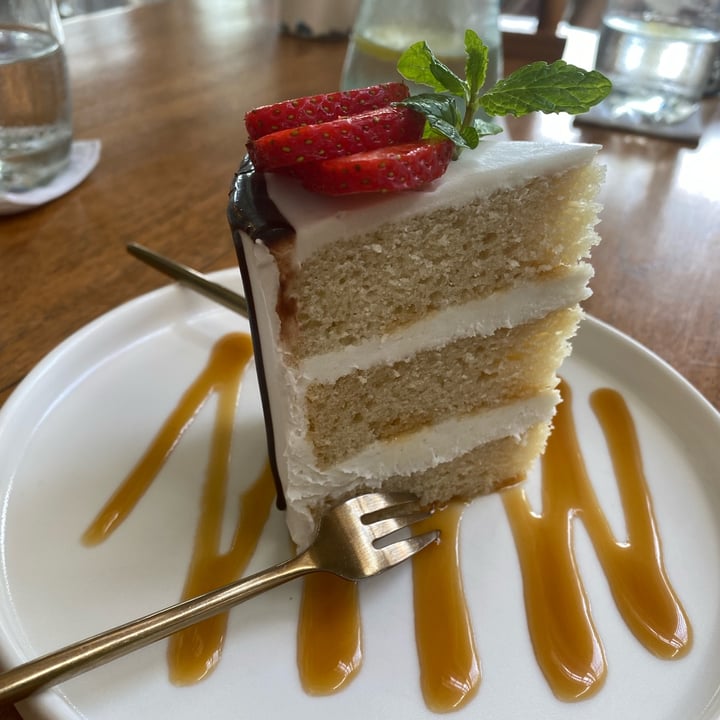 review photo of I Am Vegan Babe Cafe Vanilla and Caramel Cake shared by @chiaralof on 09 Sep 2022 - review