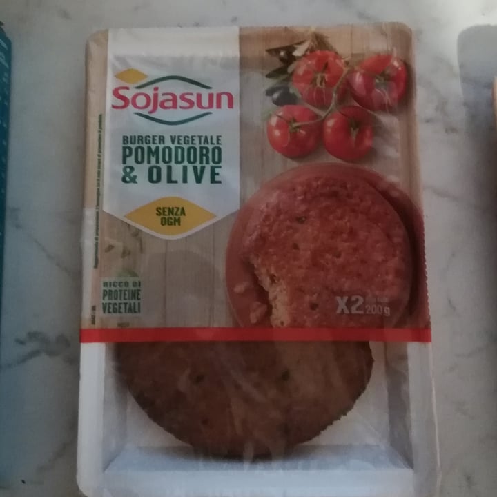 review photo of Sojasun Burger Vegetale Pomodoro & Olive shared by @giadabroggio on 30 Sep 2022 - review