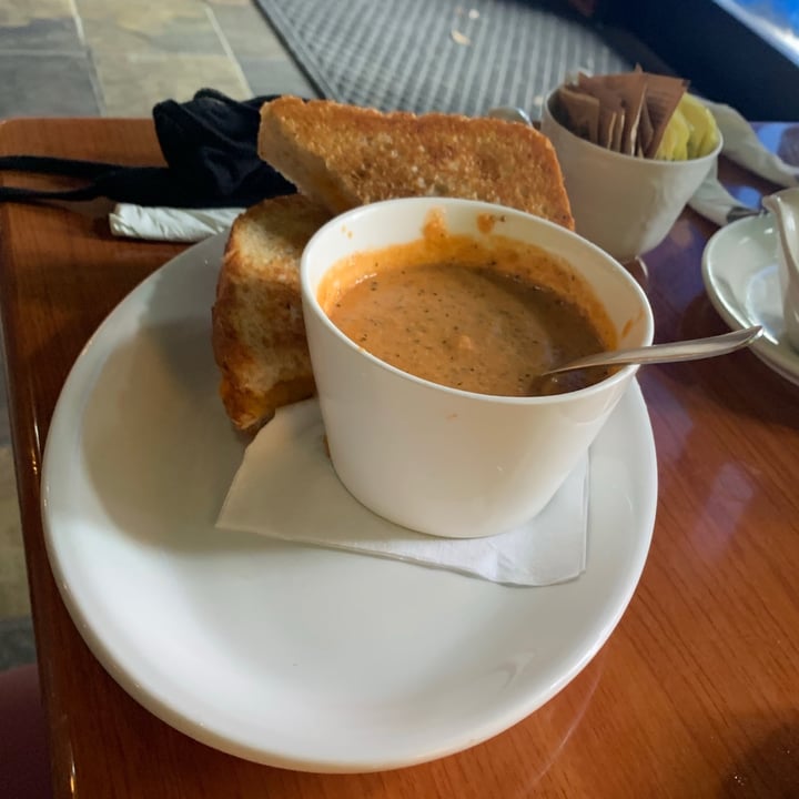photo of Tom Kat Kafe Grilled “cheese” and Cashew Cream Tomato Soup shared by @findingdori on  17 Jul 2021 - review
