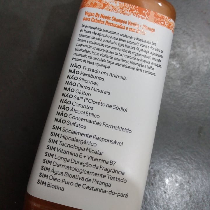 review photo of Vegan by Needs Shampoo Vanilla + Pitanga shared by @jugennari on 26 Jun 2022 - review