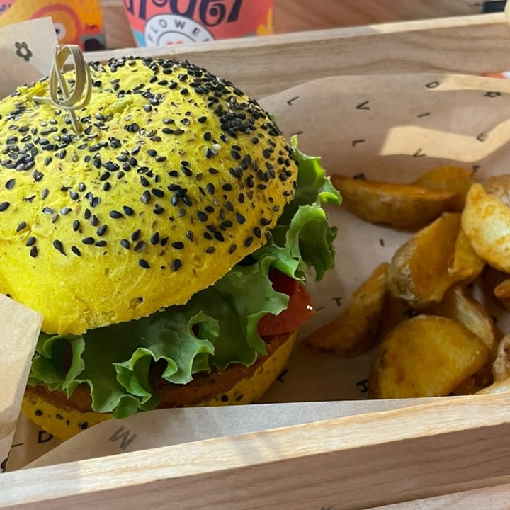 photo of Flower Burger Spicy Cecio shared by @millabazzocchi on  23 Jun 2022 - review