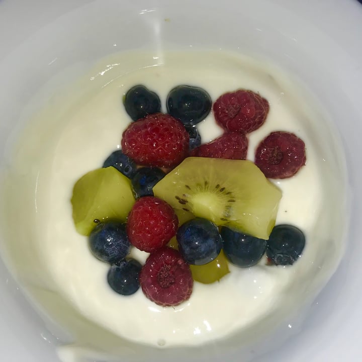 review photo of Alpro Natural Con Coco Yogurt shared by @lxsa on 31 May 2020 - review