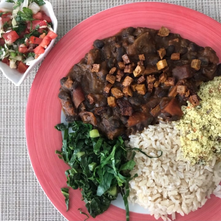 review photo of Espaço VHMOR - Restaurante Vegano / Galeria de Arte / Terapias feijoada shared by @silkekpott on 06 Oct 2022 - review