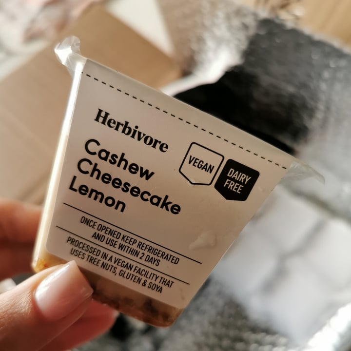 review photo of Herbivore Cashew Nut Cheese Cake shared by @mishbudde on 23 Apr 2020 - review