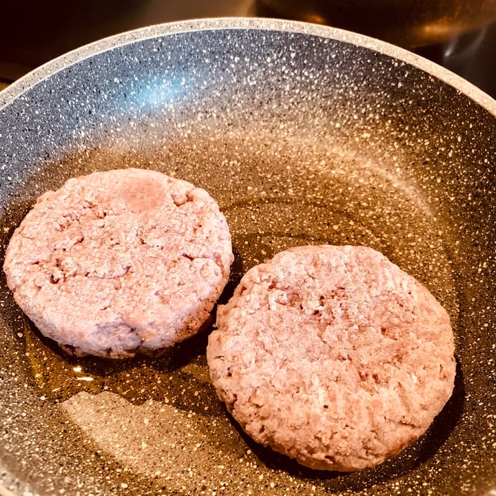 review photo of Beyond Meat Plant-Based Patties shared by @silvialus on 13 Mar 2022 - review