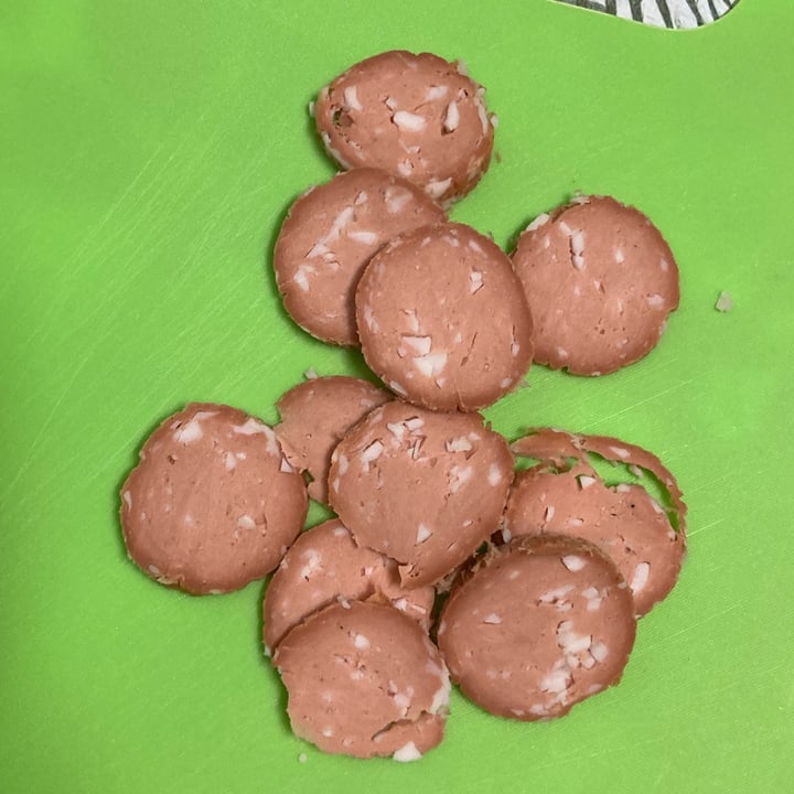 review photo of Happy V Planet Vegan Hardwood Smoked Salami shared by @marianaimb on 27 Oct 2021 - review