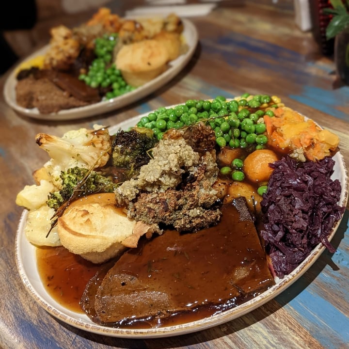 photo of The Barn Pub & Restaurant Vegan Carvery shared by @beccasaurus on  05 Dec 2022 - review