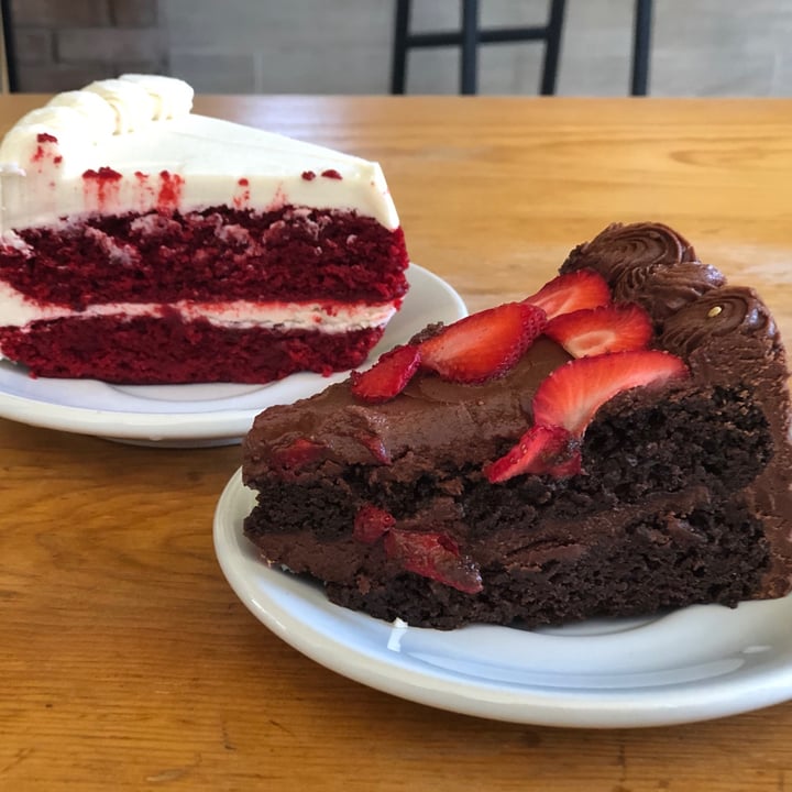 review photo of Vegan Republique Pastel De Chocolate shared by @marthadiaz on 01 Aug 2020 - review