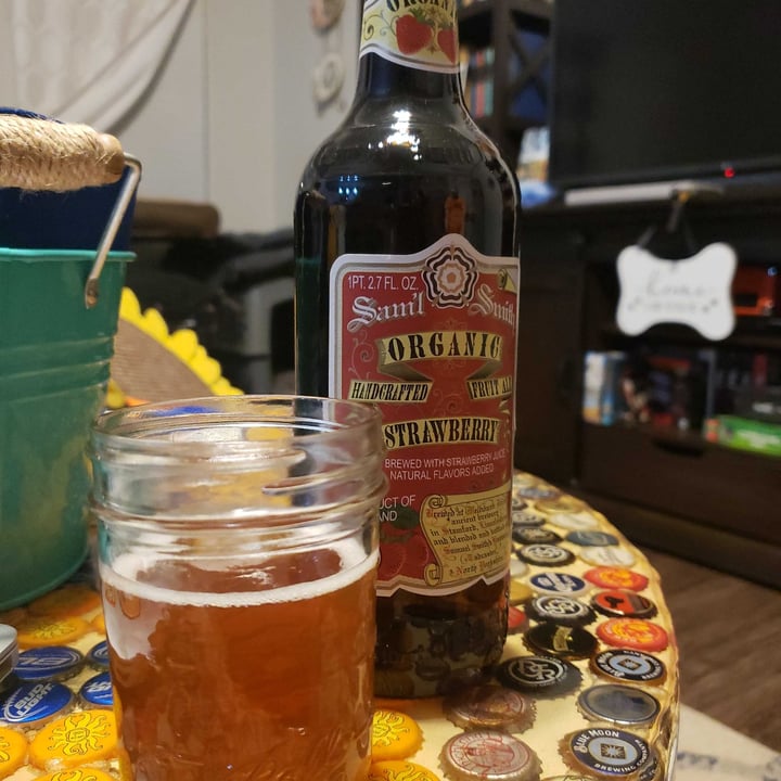 photo of Samuel Smith Old Brewery Organic Strawberry Fruit Ale shared by @amacameron on  13 Aug 2022 - review