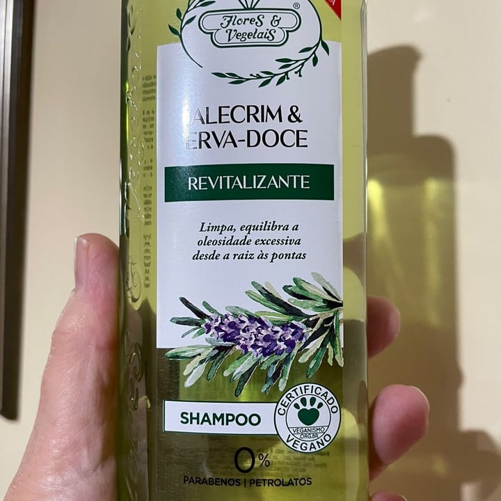 photo of Flores & Vegetais Shampoo Alecrim e Erva-doce - revitalizante shared by @marizasantos on  03 May 2022 - review