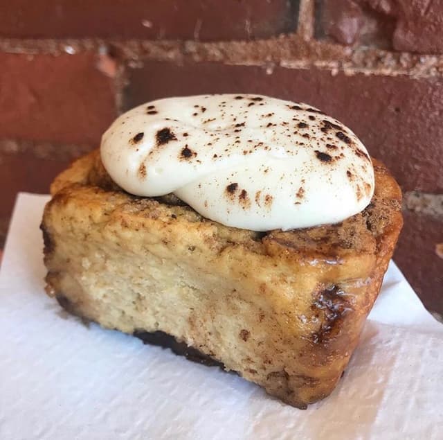 「Cinnamon Bun」の料理の写真