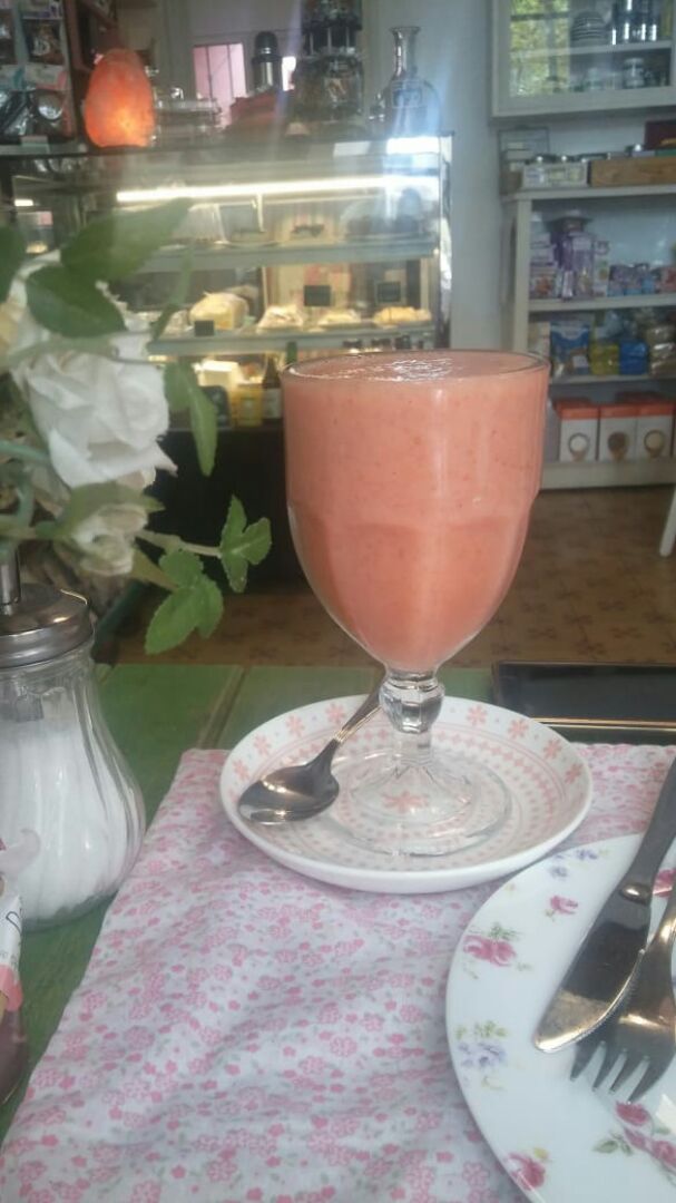 review photo of Deli De Las Rosas Licuado De Frutilla Y Durazno shared by @santiagobozzone on 13 Mar 2020 - review