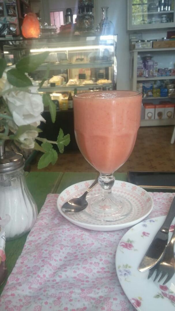 photo of Deli De Las Rosas Licuado De Frutilla Y Durazno shared by @santiagobozzone on  13 Mar 2020 - review