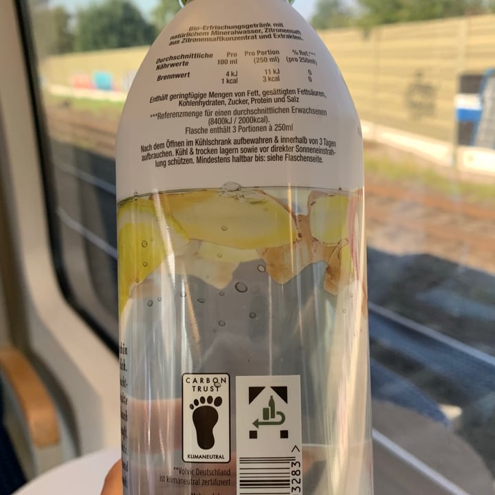 review photo of Volvic Volvic essence Apfel-Zitrone shared by @veggiegoesvegan on 09 Sep 2021 - review