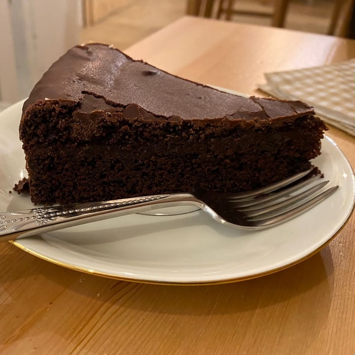 photo of Bottega Vegana Sacher Torte Vegan shared by @kira2017 on  01 Dec 2021 - review