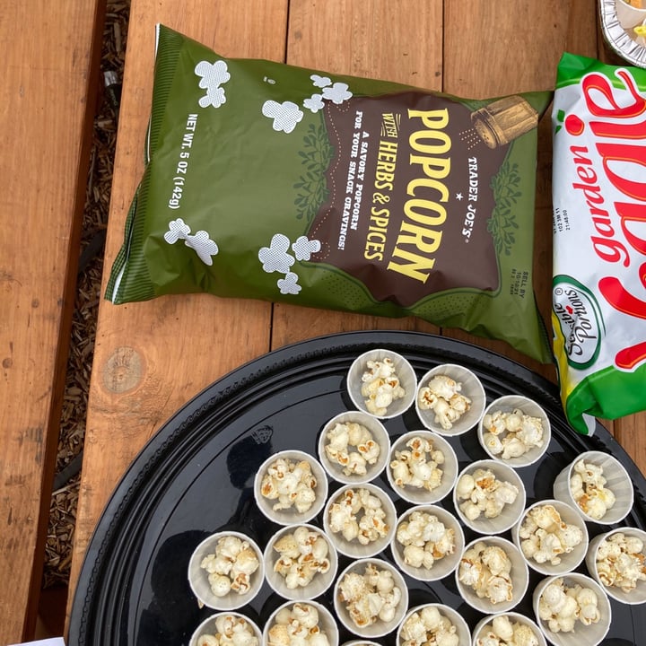 photo of Trader Joe's Popcorn with herbs and spices shared by @6ecca on  15 May 2021 - review