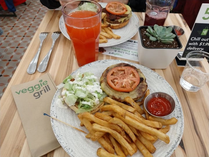 photo of Veggie Grill Veggie Burger shared by @karlavhdez on  05 Jan 2020 - review