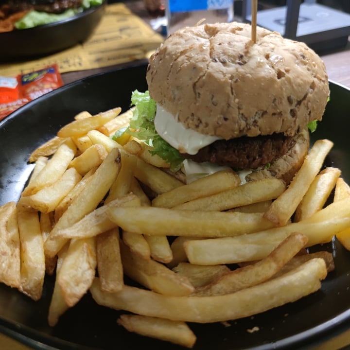 photo of Binario Magic Pub Burger Vegano shared by @genea on  23 Oct 2022 - review