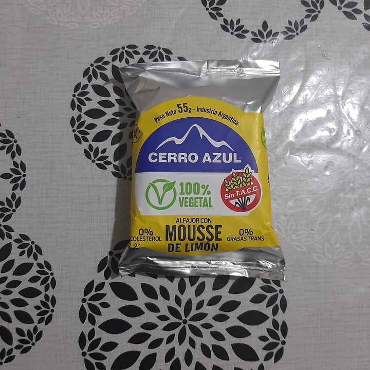 review photo of Cerro Azul Alfajor con Mousse de Limón shared by @nicki18 on 16 Aug 2021 - review