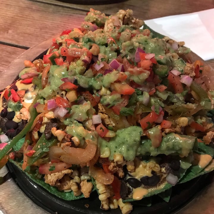 photo of Nacho Daddy Vegan chick’n nachos shared by @danidarling06 on  03 Nov 2020 - review