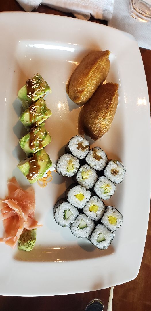 photo of Crave American Kitchen & Sushi Bar Vegan Sushi Platter shared by @ambularfortheanimals on  30 Dec 2018 - review