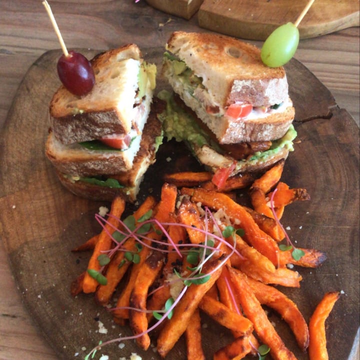 photo of The Conscious Kitchen Vegan Club Sandwich shared by @upmyeco on  10 Dec 2020 - review