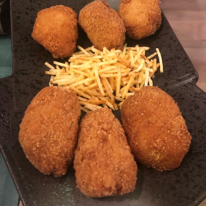 review photo of Hakuna Matata Veggie Croquetas shared by @veganningbetter on 14 May 2022 - review