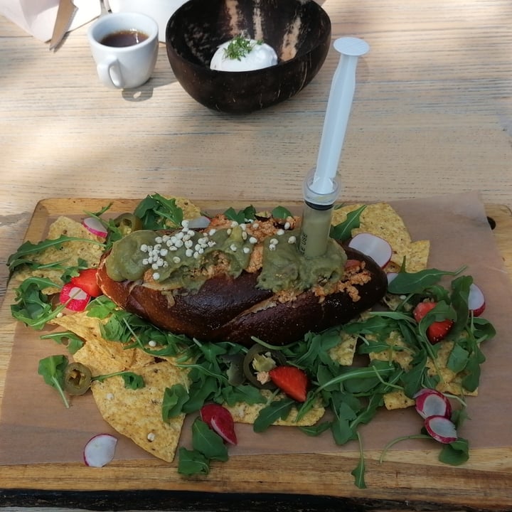 photo of Brunch & Cake Rosselló Vegan Supersandwich shared by @lauretalaulau on  29 Apr 2022 - review