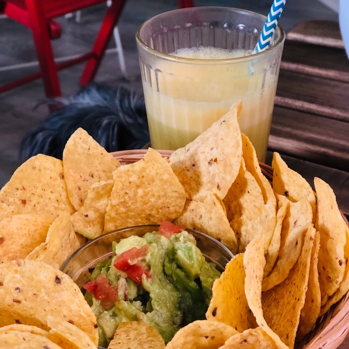 review photo of MIMIMI Nachos Con Guacamole shared by @granadavegana on 19 May 2021 - review
