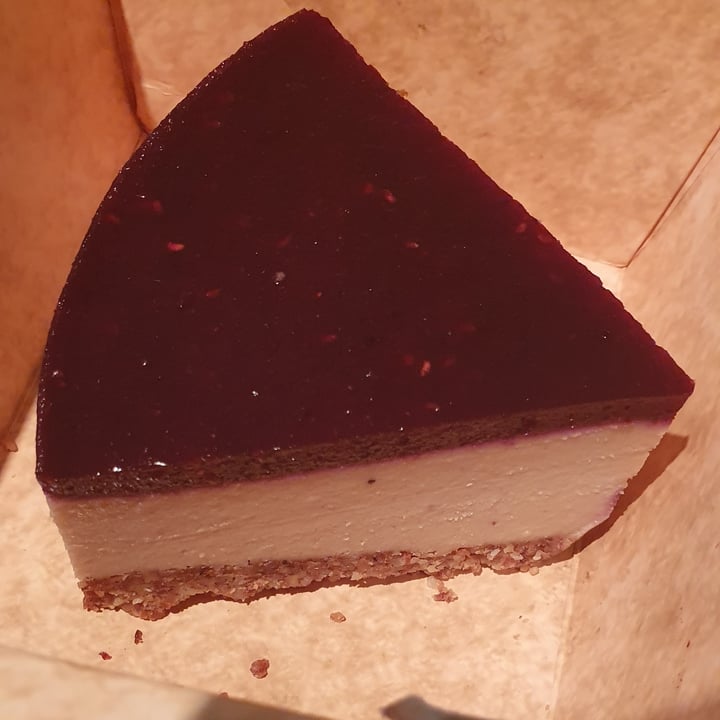 photo of Let it V - Vegan Sushi Cheese cake frutos rojos shared by @veroflagitonte on  12 Nov 2021 - review