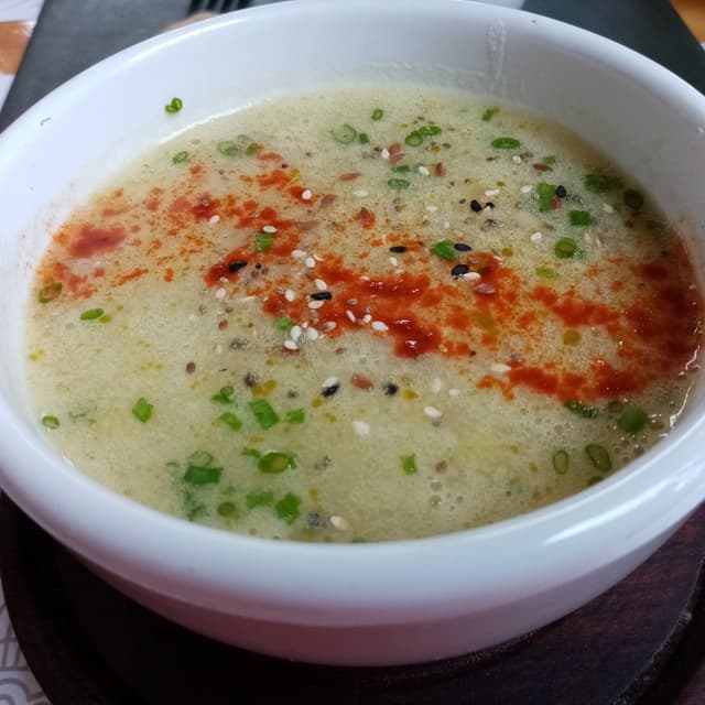 Foto do prato “Sopa de papas y jengibre”