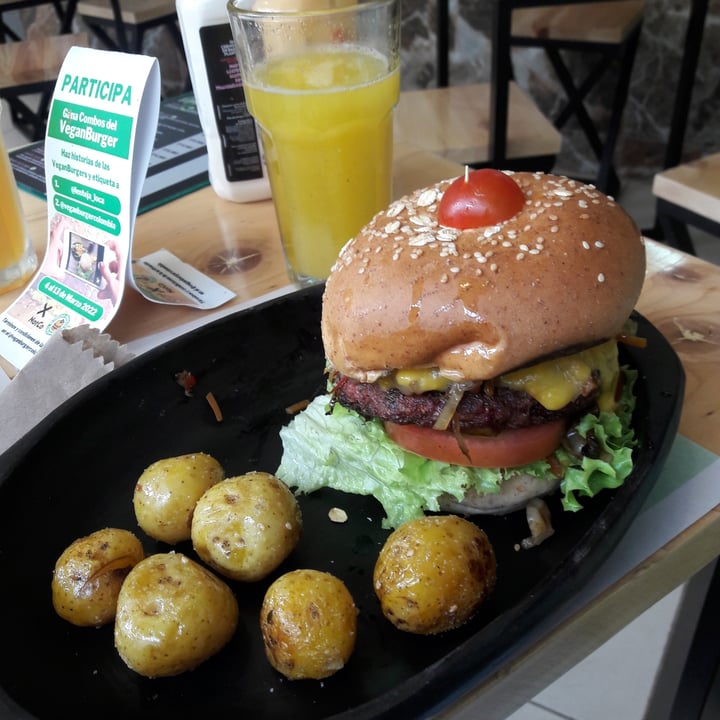 review photo of Restaurante Vegetariano - Vegano, Lenteja Loca Hamburguesa vegana shared by @milenaq on 08 Apr 2022 - review
