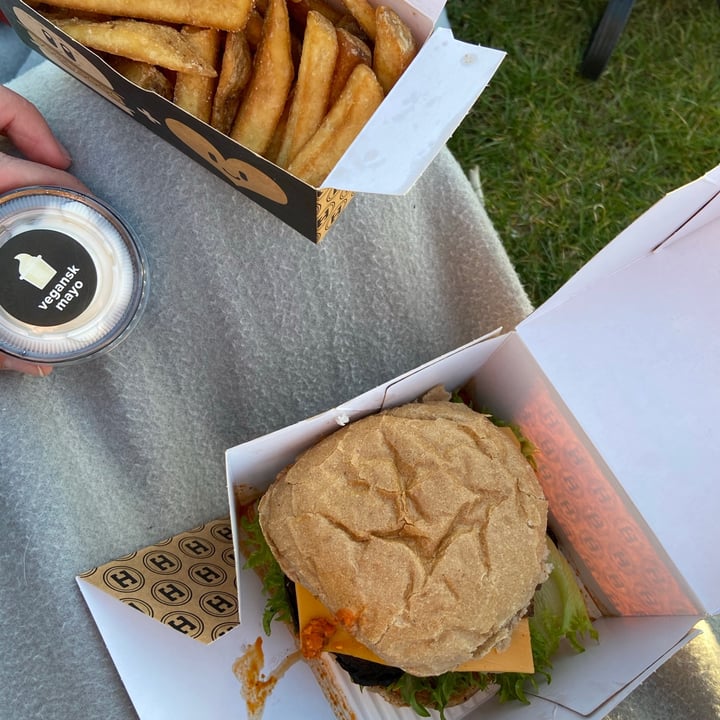 photo of Halifax Burgers Berlin shared by @veganmarshmallow on  27 Apr 2020 - review
