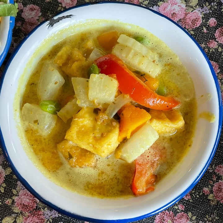 photo of li.ke : serious||thai||vegan Yellow lemongras curry shared by @fbradaschia on  03 Apr 2022 - review