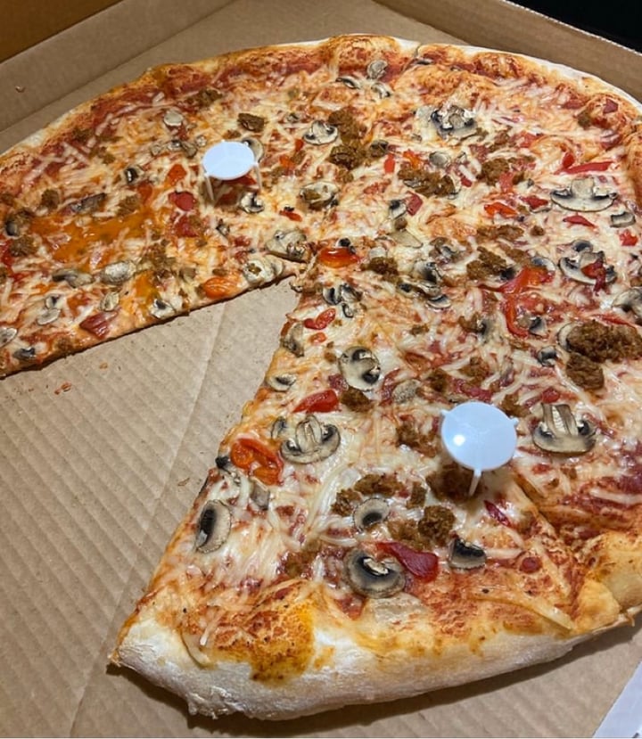 review photo of Sky's Pizza Pie Build Your Own Pizza shared by @ktlynobrn on 14 May 2020 - review