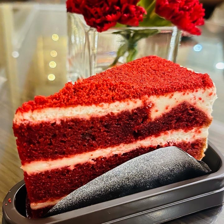 photo of VEGANERIE Concept Red Velvet Cake shared by @veggiexplorer on  18 Jul 2022 - review