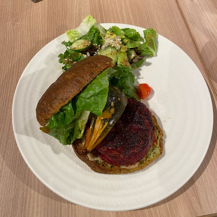 photo of Cedele Bakery Kitchen - Greenwich V Beetroot  burger With pumpkin shared by @qiiaannn on  12 Feb 2022 - review