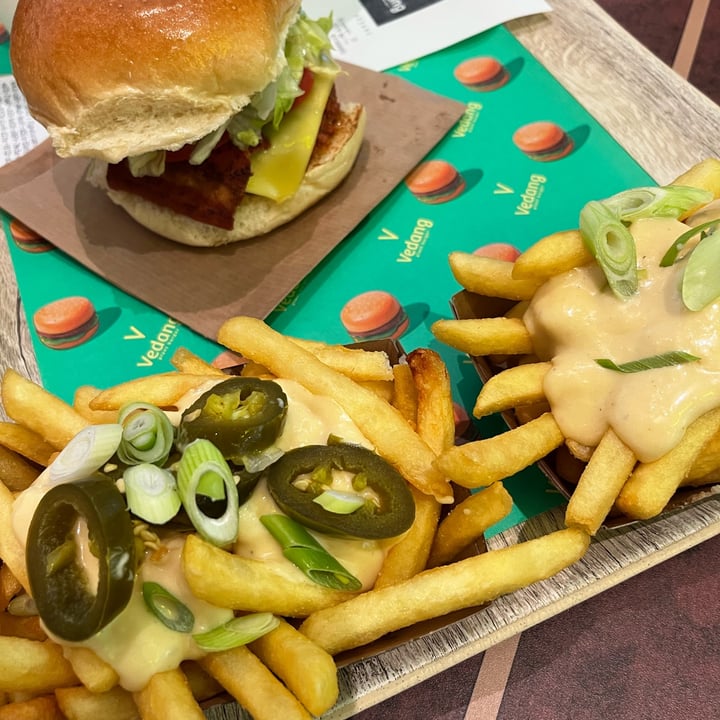 review photo of Vedang - plant burger (Alexa) mary jane cbd burger shared by @maurairis on 16 Aug 2022 - review