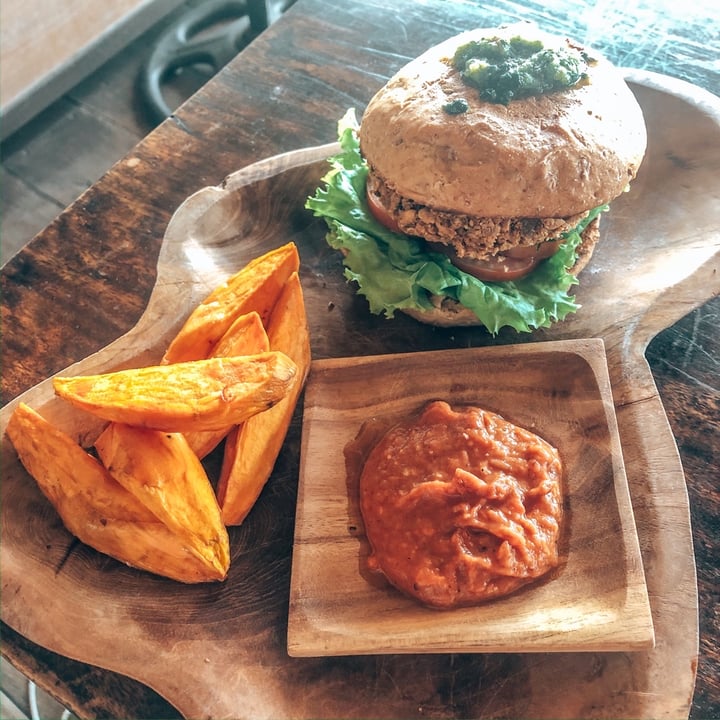 photo of Oma Jamu Tempeh Burger shared by @sunchasingtravelers on  07 Feb 2020 - review