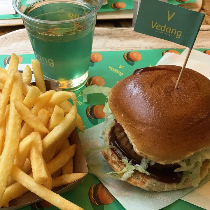 photo of Vedang @ Mall of Berlin Babycue Burger shared by @nochmalbitte on  26 Mar 2022 - review