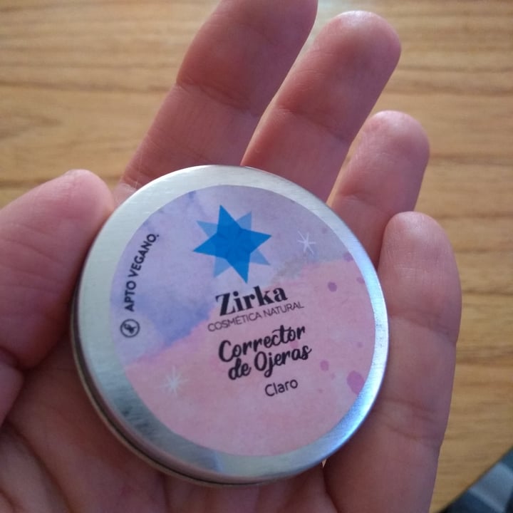 photo of Zirka Cosmética Natural Corrector de ojeras shared by @anashadowcat on  06 Aug 2021 - review