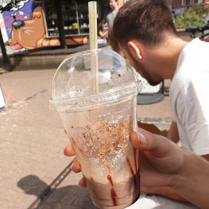 photo of Vx Oreo Milkshake shared by @lydiahawkins on  29 Aug 2021 - review